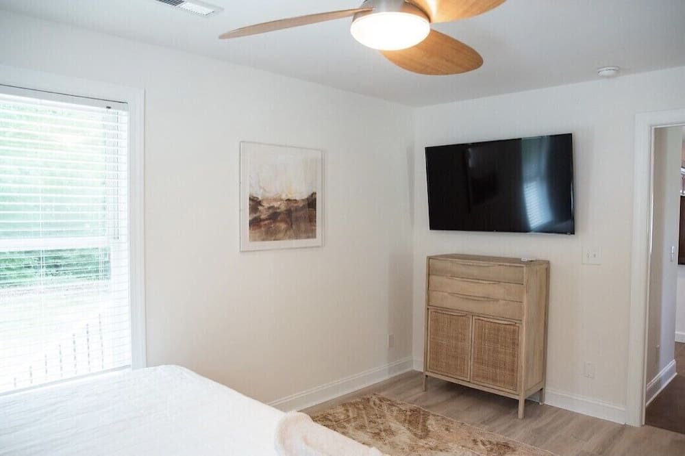 Photo of Bedroom in Roxboro