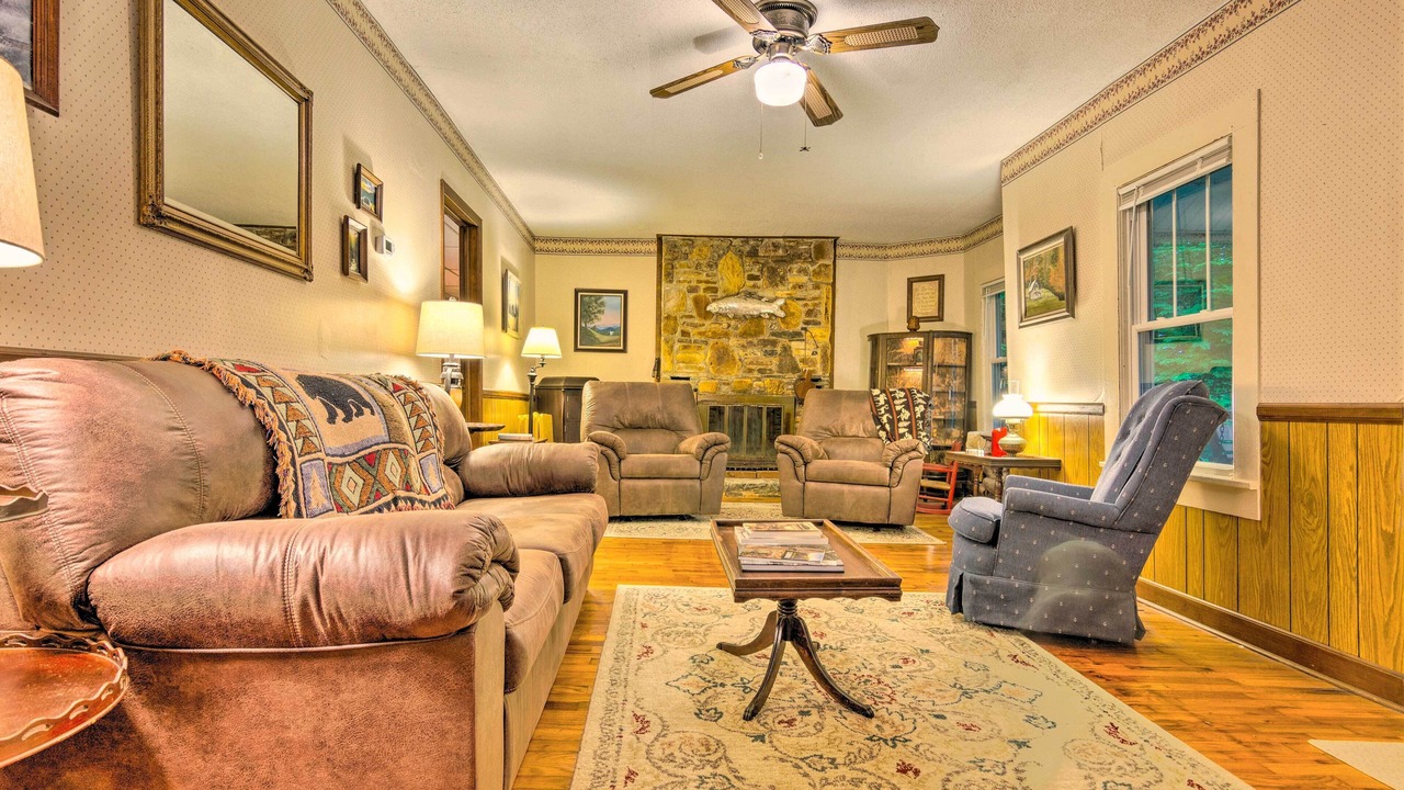 Photo of Livingroom in Linville Falls