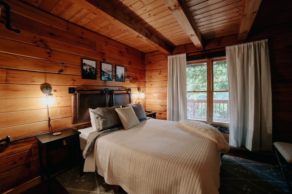 Photo of Bedroom in Bostic