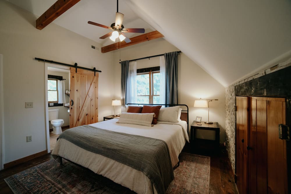 Photo of Bedroom in Bostic