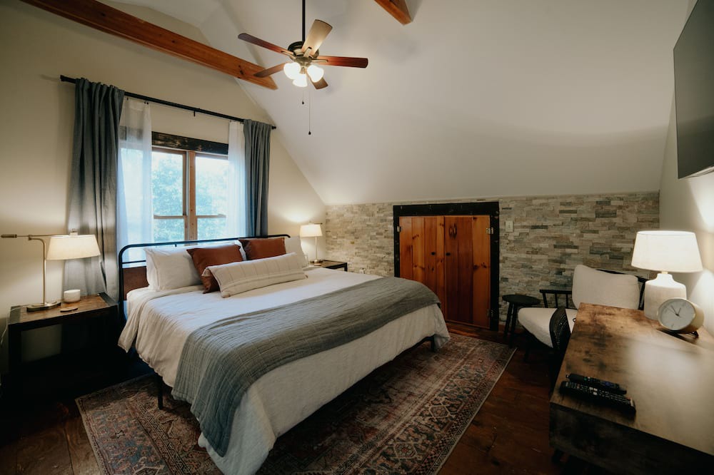 Photo of Bedroom in Bostic