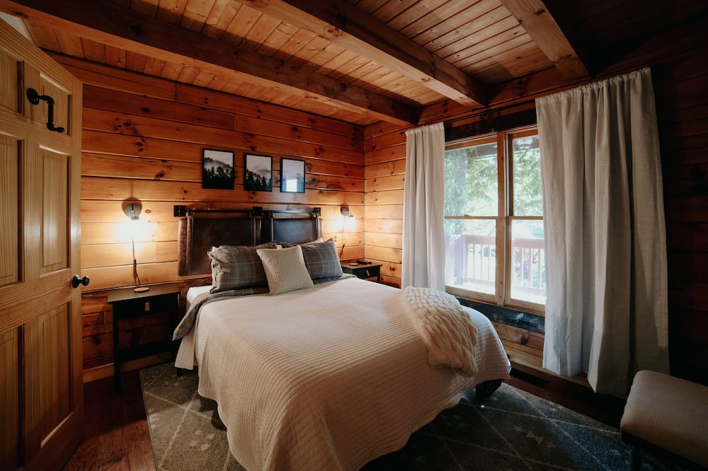 Photo of Bedroom in Bostic
