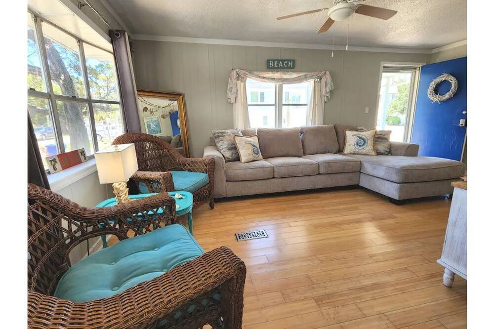 Photo of Livingroom in Wilmington Beach