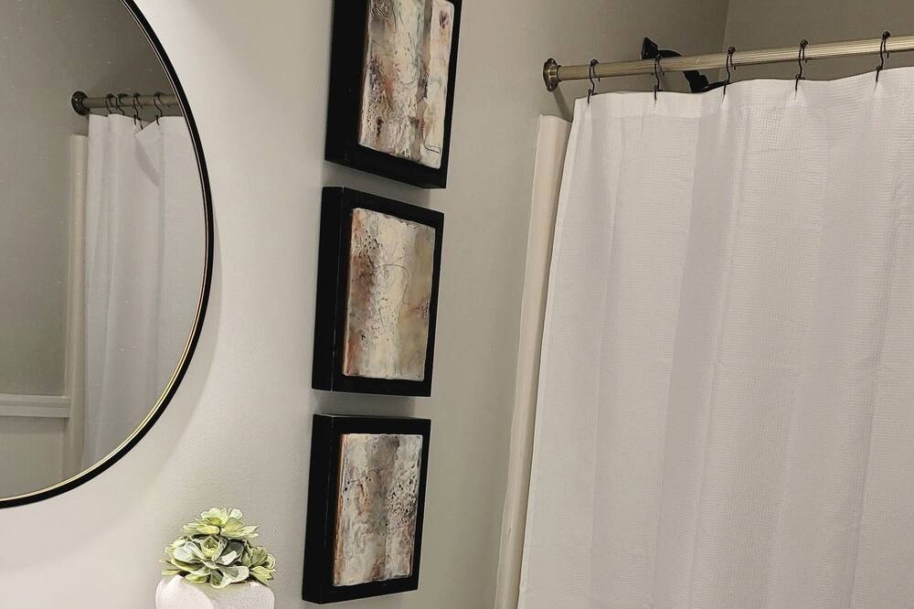 Photo of Bathroom in Arden