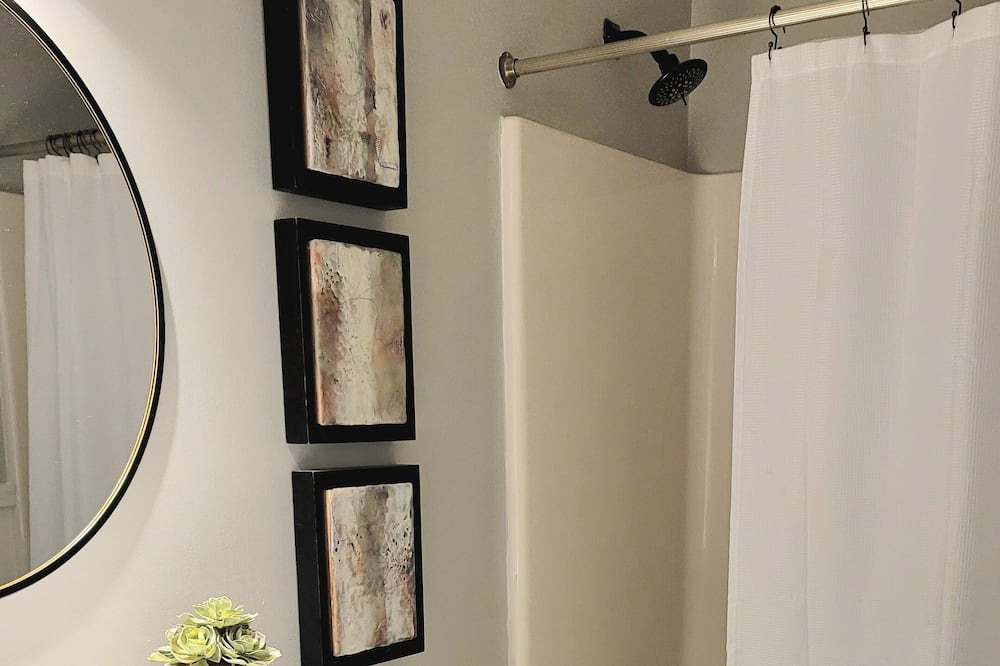 Photo of Bathroom in Arden