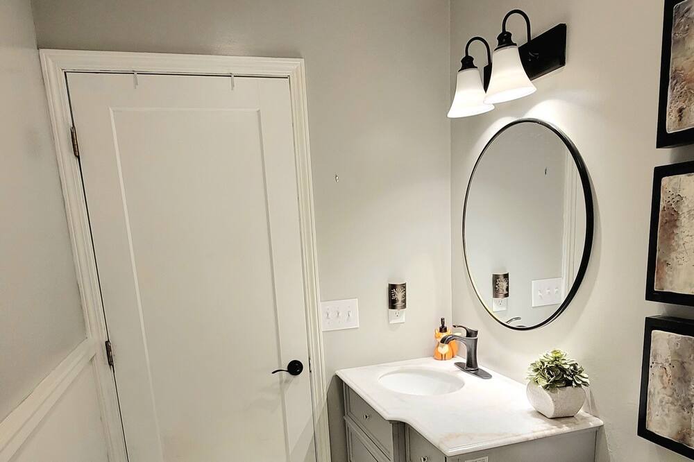 Photo of Bathroom in Arden