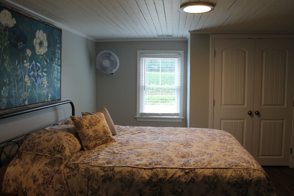 Photo of Bedroom in Albertson