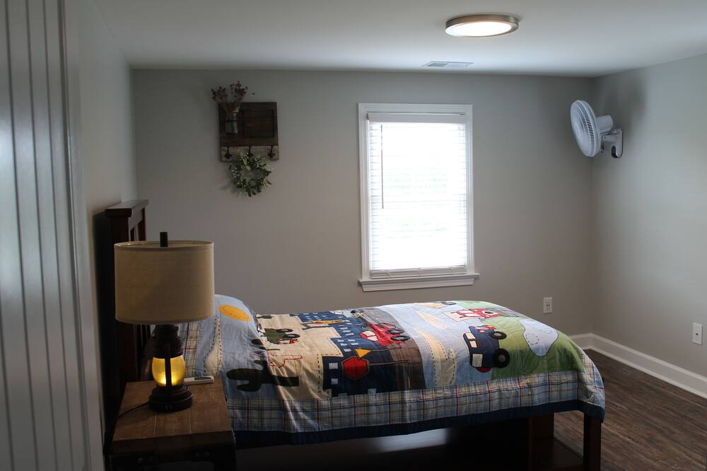 Photo of Bedroom in Albertson