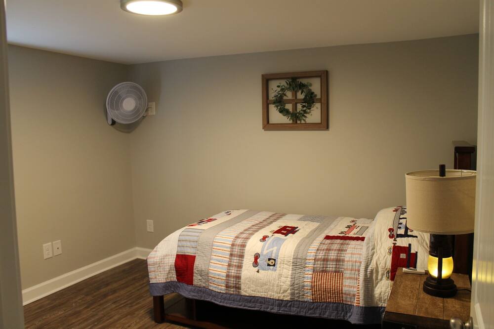 Photo of Bedroom in Albertson