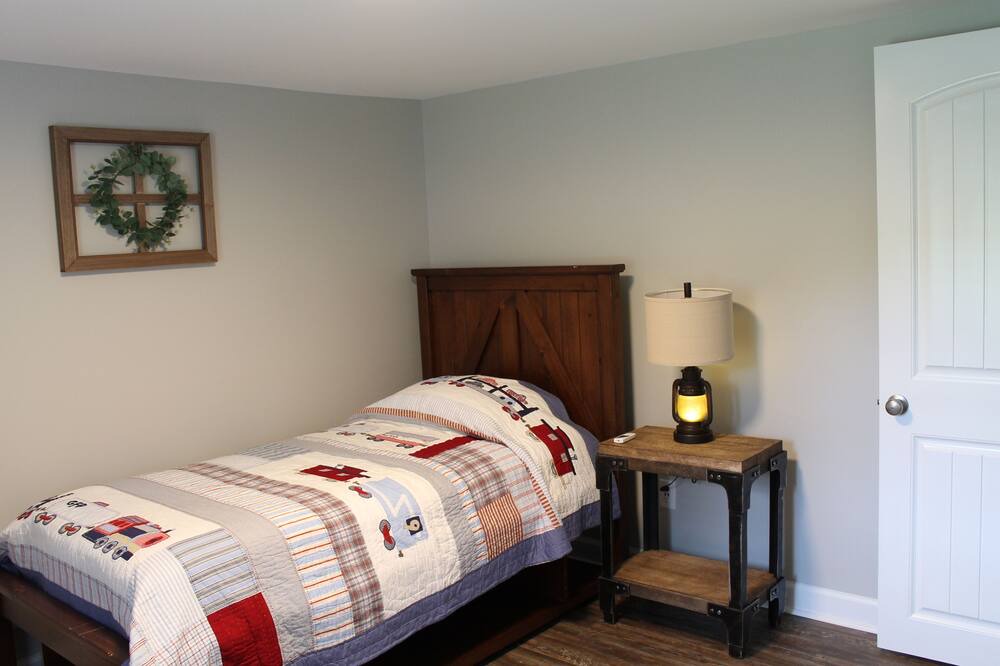 Photo of Bedroom in Albertson