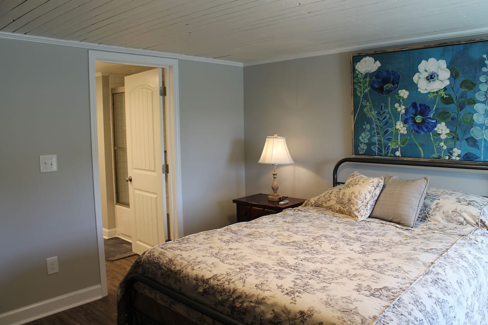Photo of Bedroom in Albertson