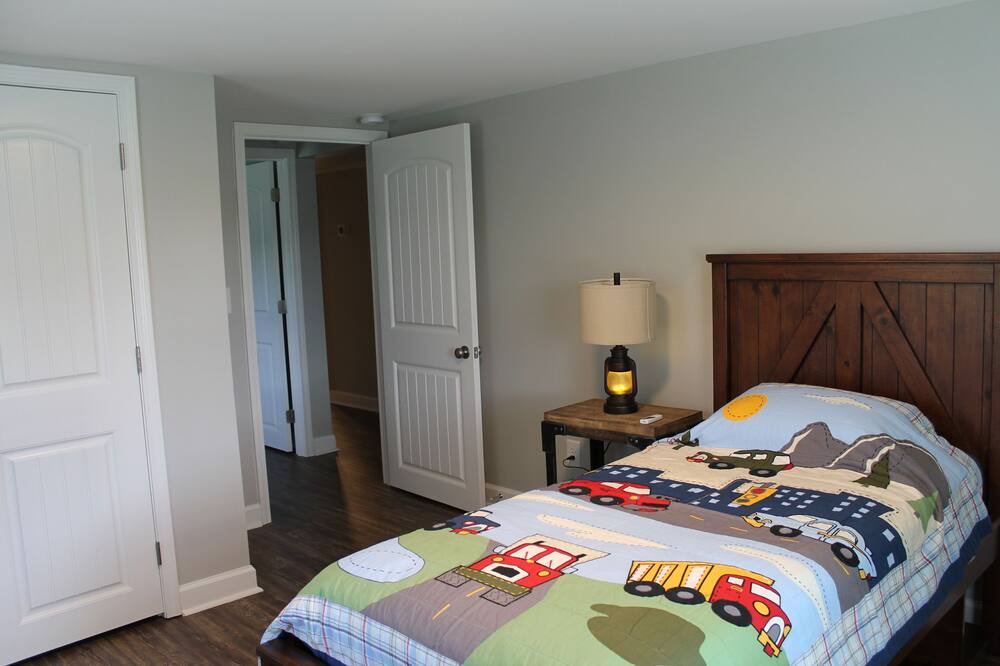 Photo of Bedroom in Albertson