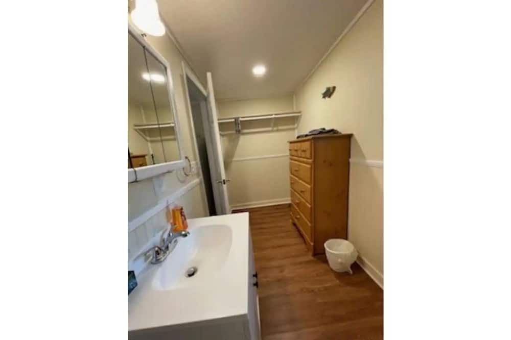 Photo of Bathroom in Qualla