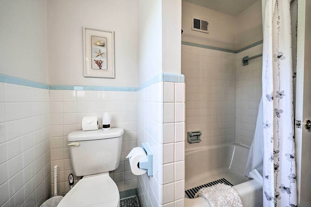 Photo of Bathroom in Myrtle Grove