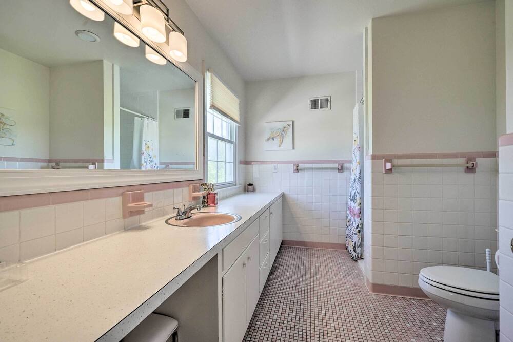 Photo of Bathroom in Myrtle Grove