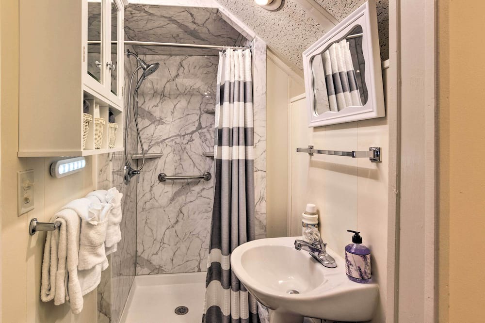 Photo of Bathroom in Lenoir