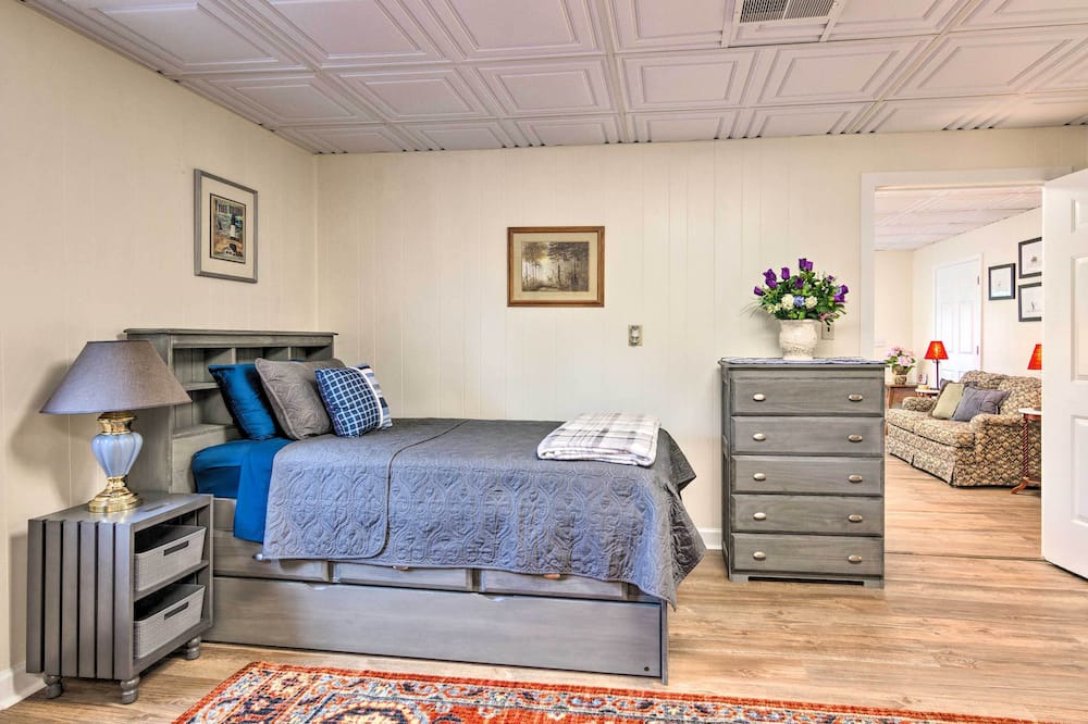 Photo of Bedroom in Lenoir