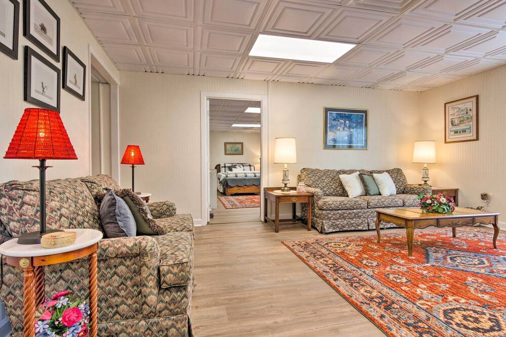 Photo of Livingroom in Lenoir