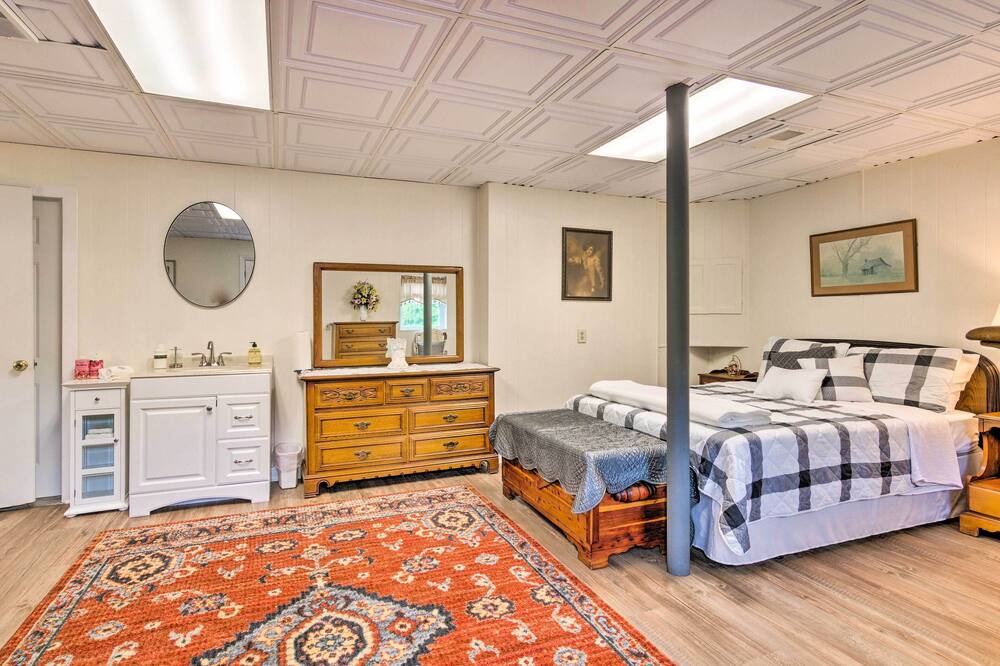 Photo of Bedroom in Lenoir