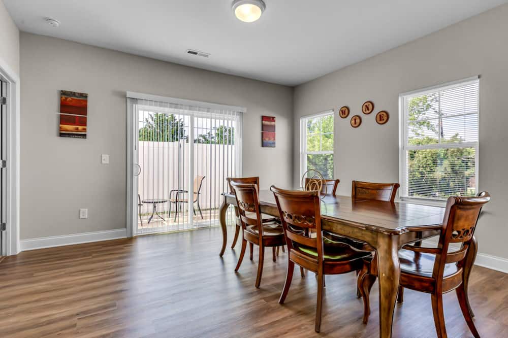 Photo of Livingroom in Greensboro