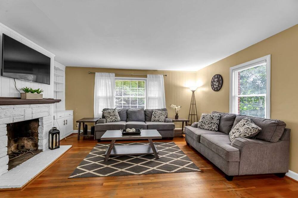 Photo of Livingroom in Winston - Salem