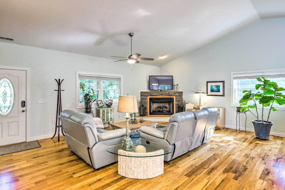 Photo of Livingroom in Weaverville