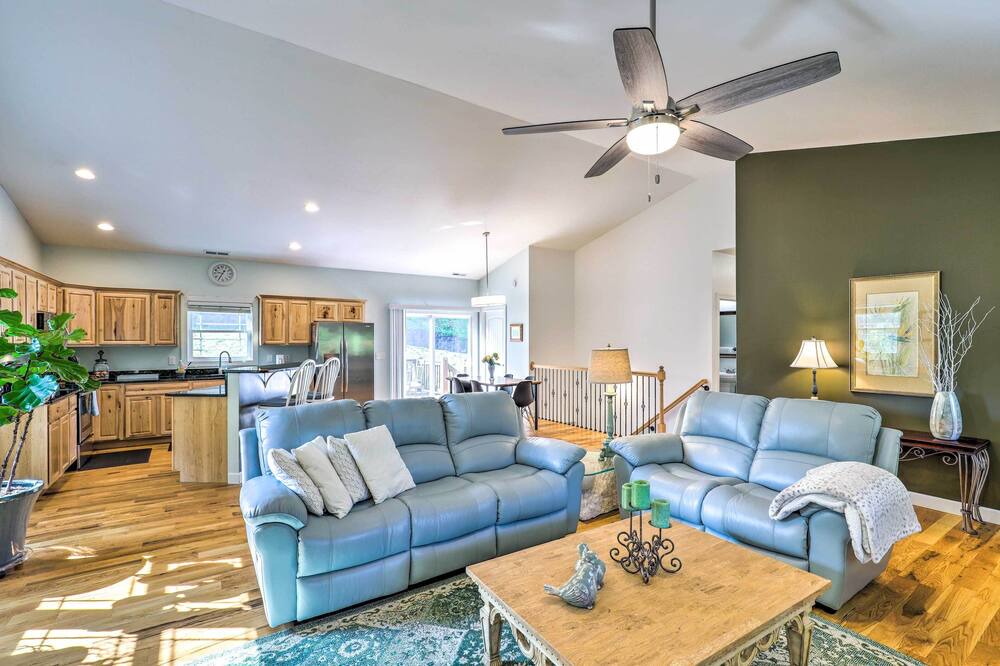 Photo of Livingroom in Weaverville