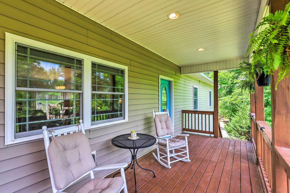 Photo of Patio Balcony in Weaverville