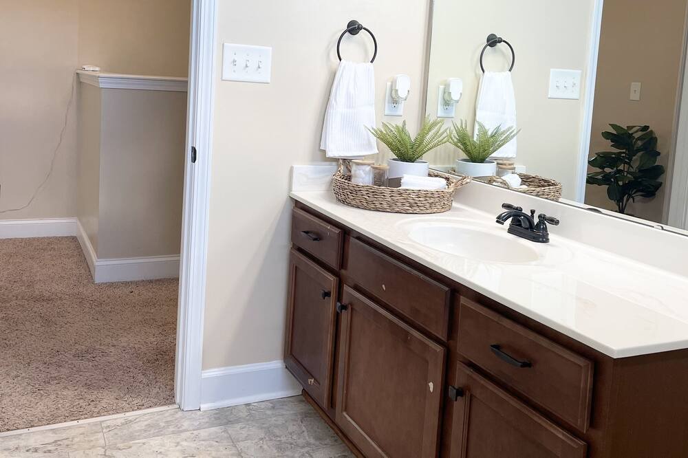 Photo of Bathroom in Cape Fear