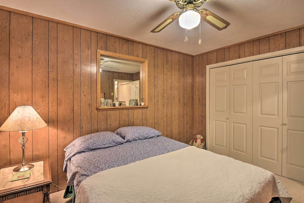 Photo of Bedroom in Upper Peachtree