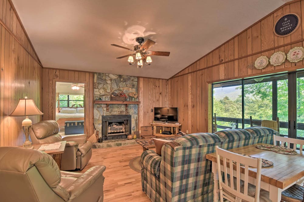 Photo of Bedroom in Upper Peachtree