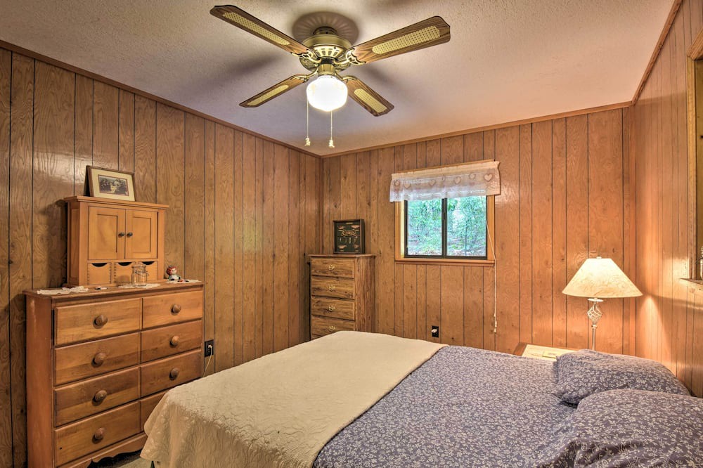 Photo of Bedroom in Upper Peachtree