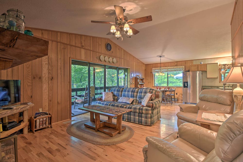 Photo of Livingroom in Upper Peachtree