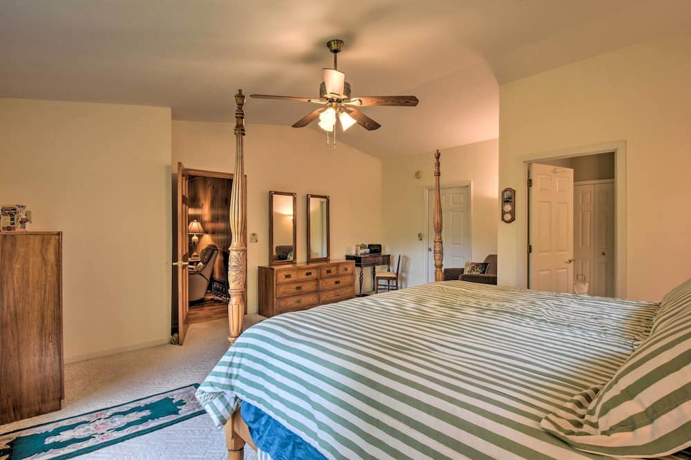 Photo of Bedroom in Upper Peachtree