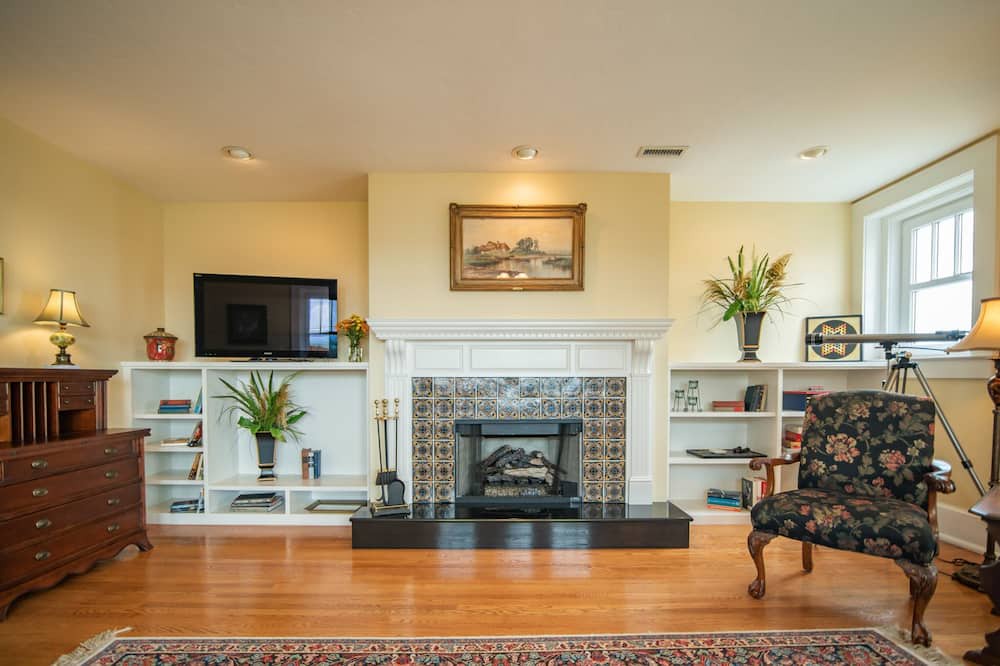 Photo of Livingroom in Hendersonville