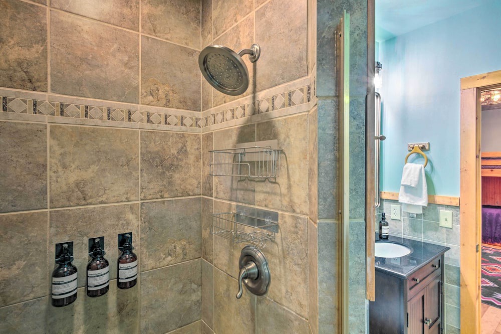 Photo of Bathroom in Vein Mountain