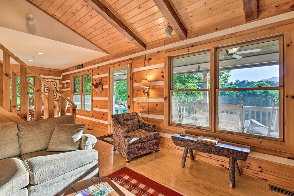 Photo of Livingroom in West Jefferson