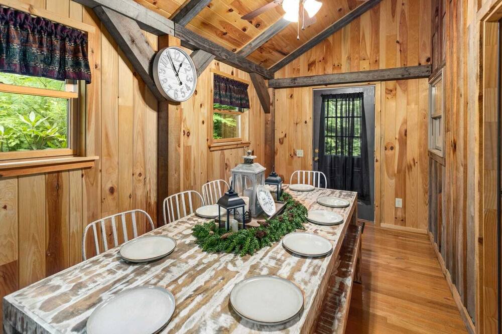 Photo of Bedroom in Linville Falls