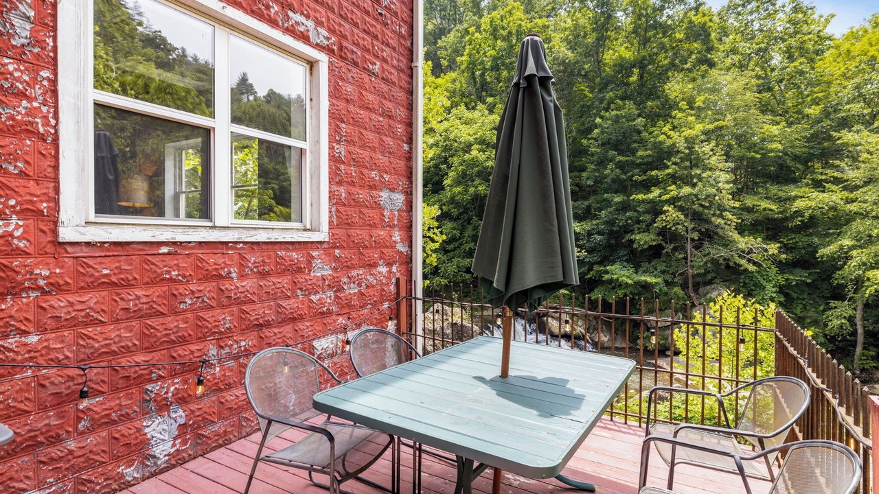 Photo of Patio Balcony in Bakersville