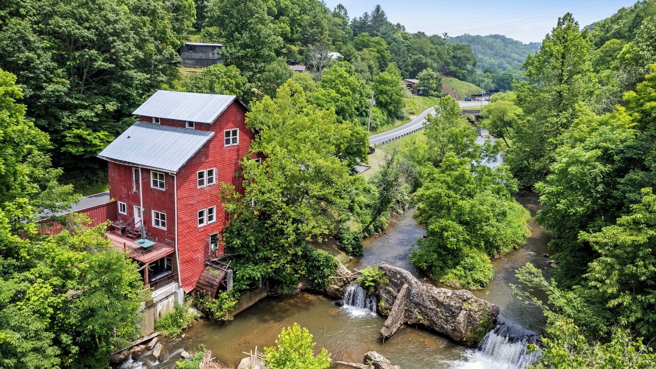 Photo of Outdoor in Bakersville