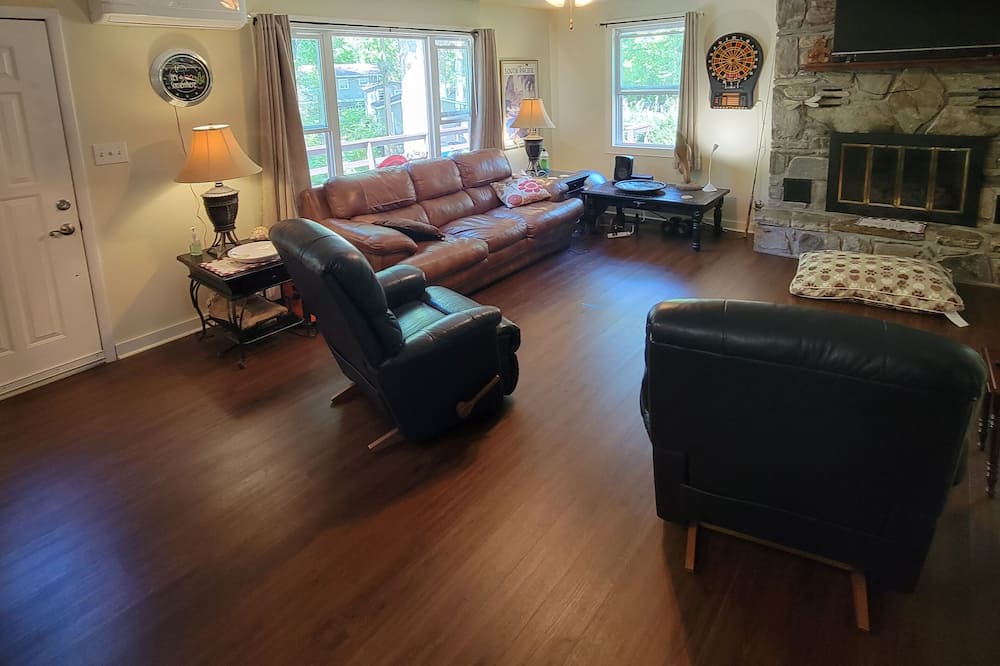Photo of Livingroom in Qualla