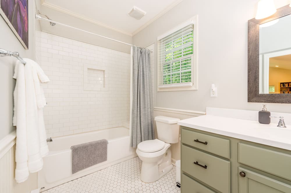 Photo of Bathroom in Hendersonville