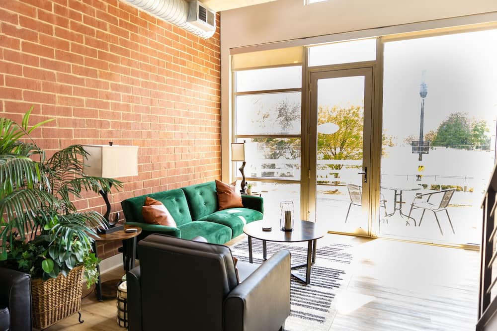 Photo of Livingroom in Third Ward