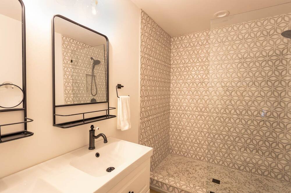 Photo of Bathroom in Newland