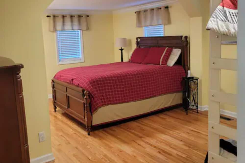 Photo of Bedroom in Bakersville