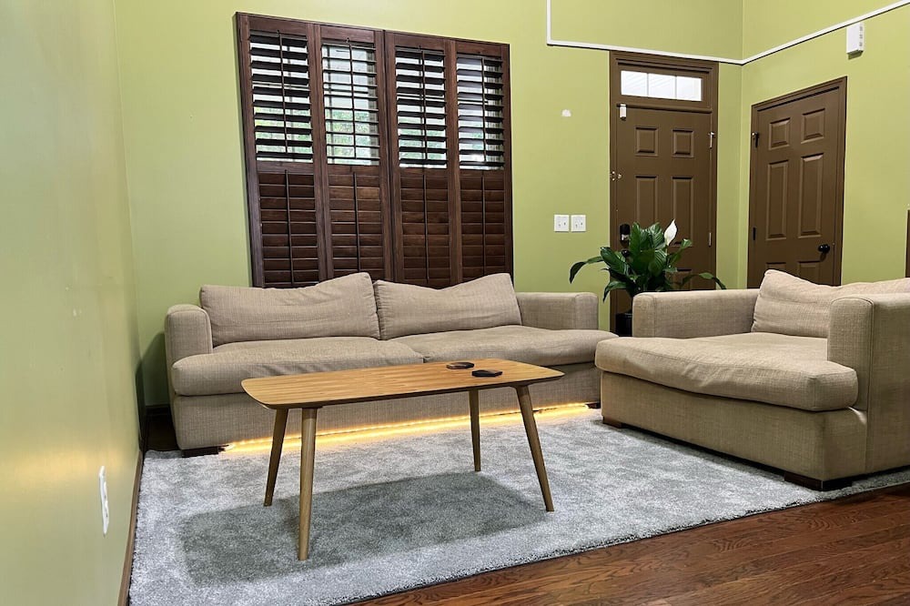Photo of Livingroom in Harwood Lane