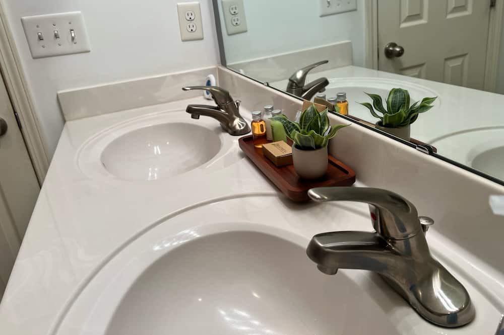 Photo of Bathroom in Harwood Lane