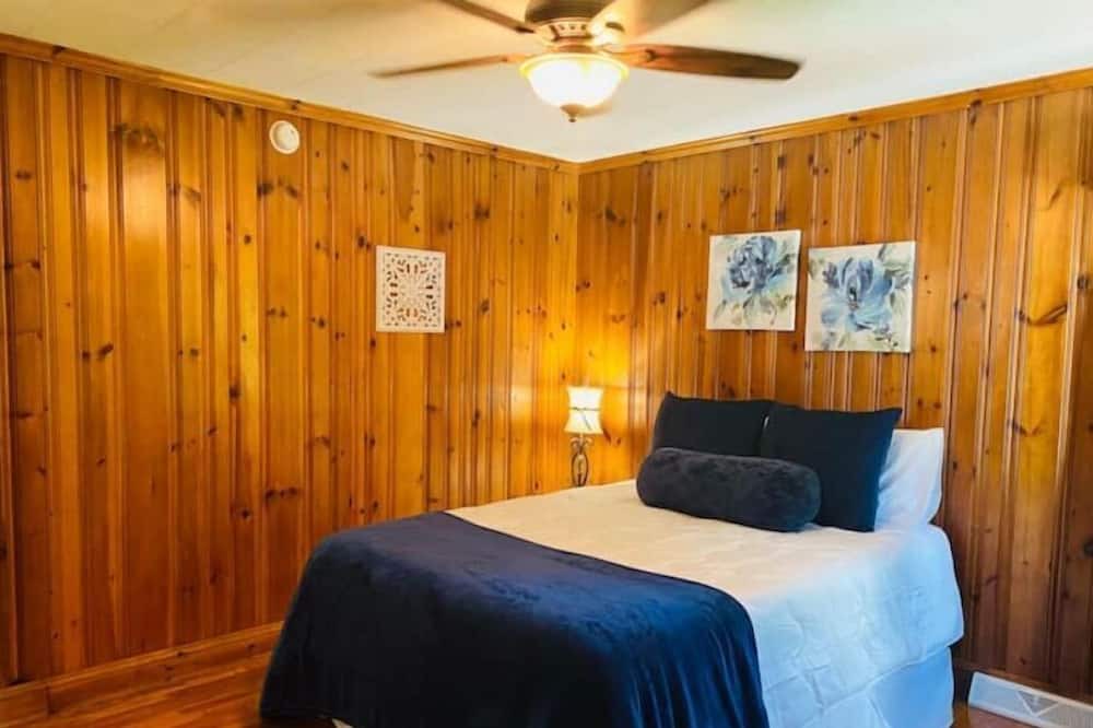 Photo of Bedroom in Newton