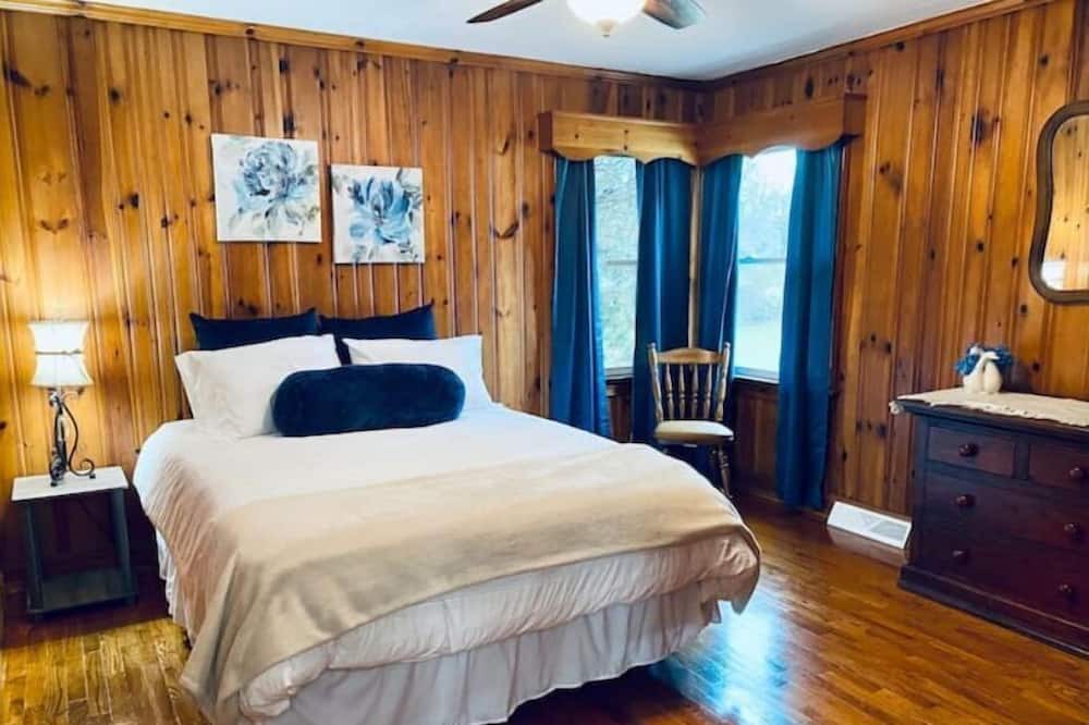 Photo of Bedroom in Newton