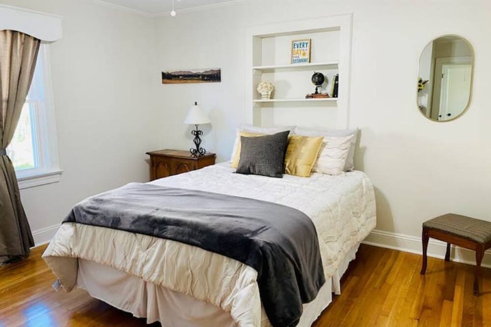 Photo of Bedroom in Newton